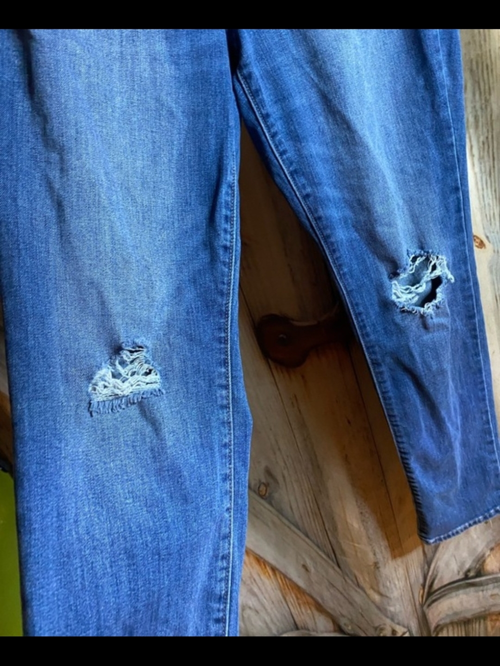 Old Navy Women's Power Skinny Straight Leg Jeans in Medium Blue Wash - Picture 6 of 7